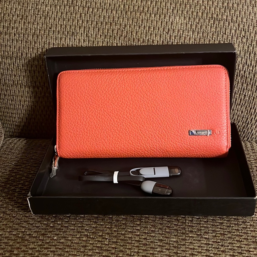 SMARTTE woman's wallet. Find your wallet anytime. Blue tooth. Dark orange